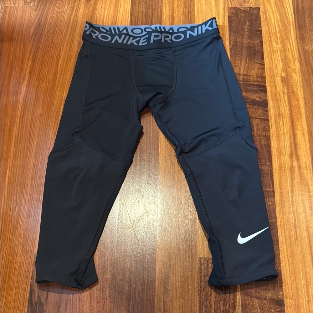 Nike Pro Big Kids' (Boys') Dri-FIT 3/4-Length Tights
Size: L